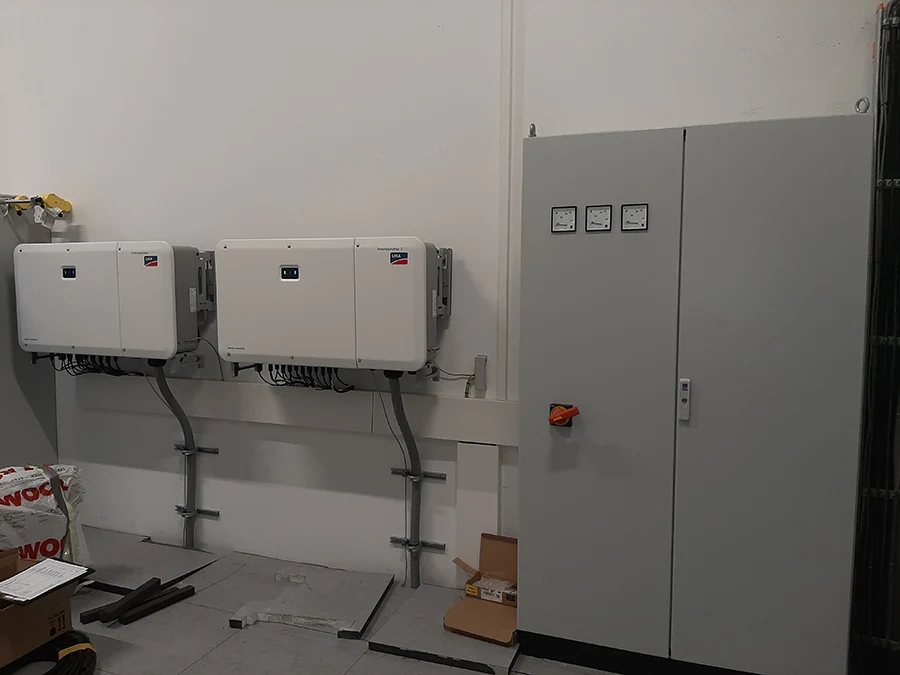 Industrie Schaltschrank und Wechselrichter Installation